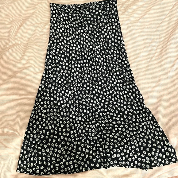 Madewell Dresses & Skirts - Madewell Floral Midi Skirt